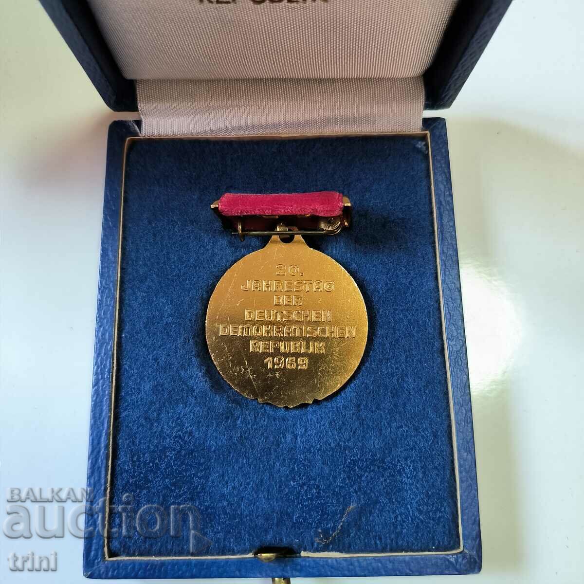 Auction GDR 20th Anniversary Medal Ribbon: red Auction GDR 20th Anniversary Medal Ribbon: red