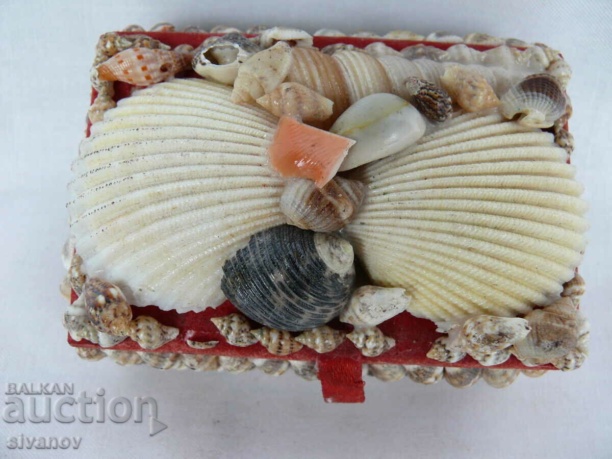 Delivery of Interesting old box #1980 Delivery of Interesting old box #1980