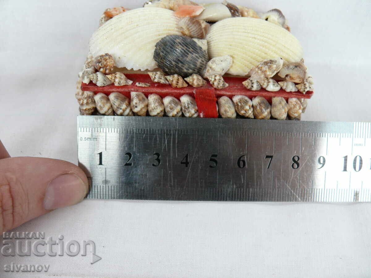 Interesting old box #1980 - 5 Interesting old box #1980 - 5