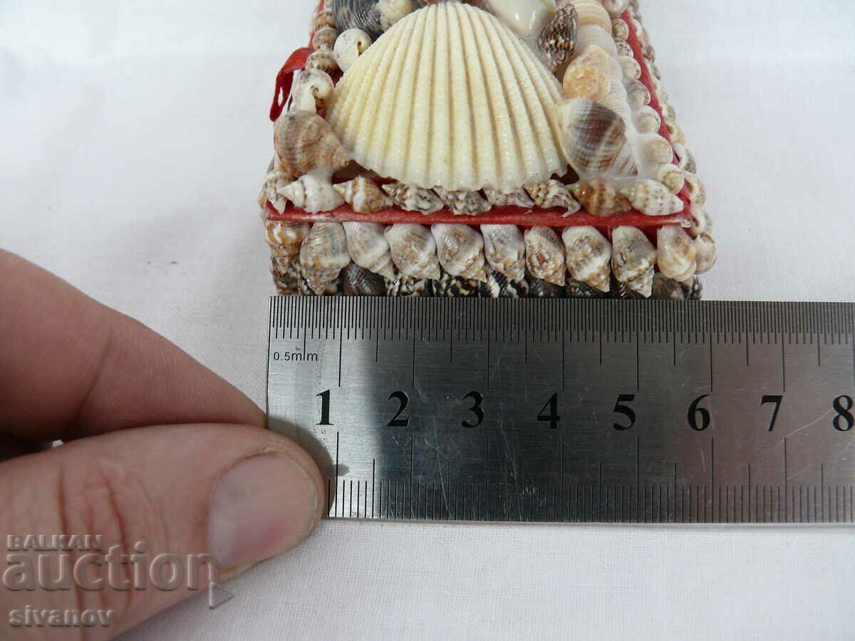 Interesting old box #1980 - 6 Interesting old box #1980 - 6