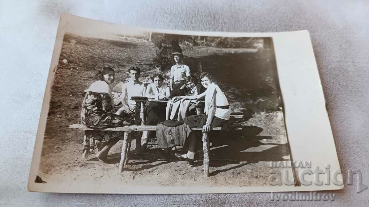 Photo Osogovo Young men and women in the town of Studen'i Kladenets, 1932