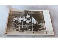Снимка Осогово Младежи и девойки в м. Студенъ кладенецъ 1932