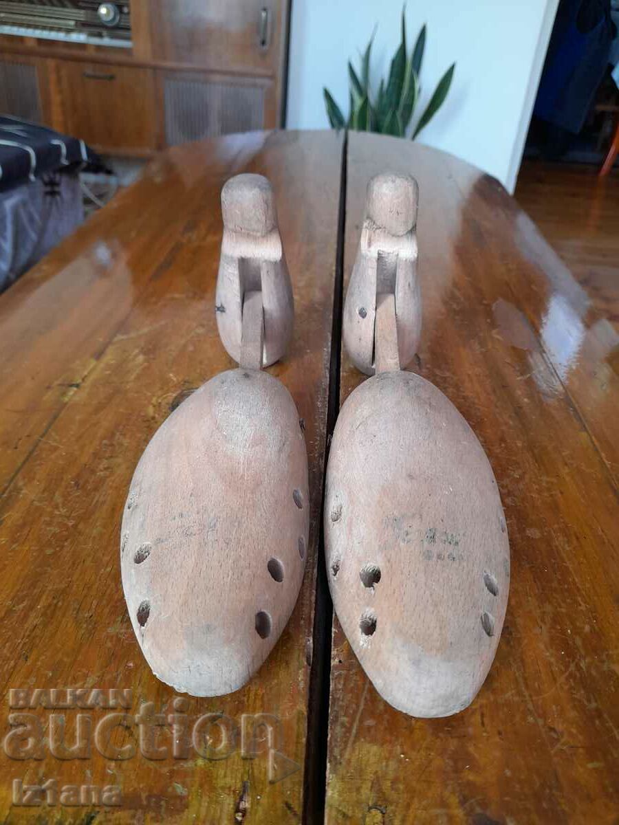 Old shoelaces with price 25.00 BGN | € 12.78