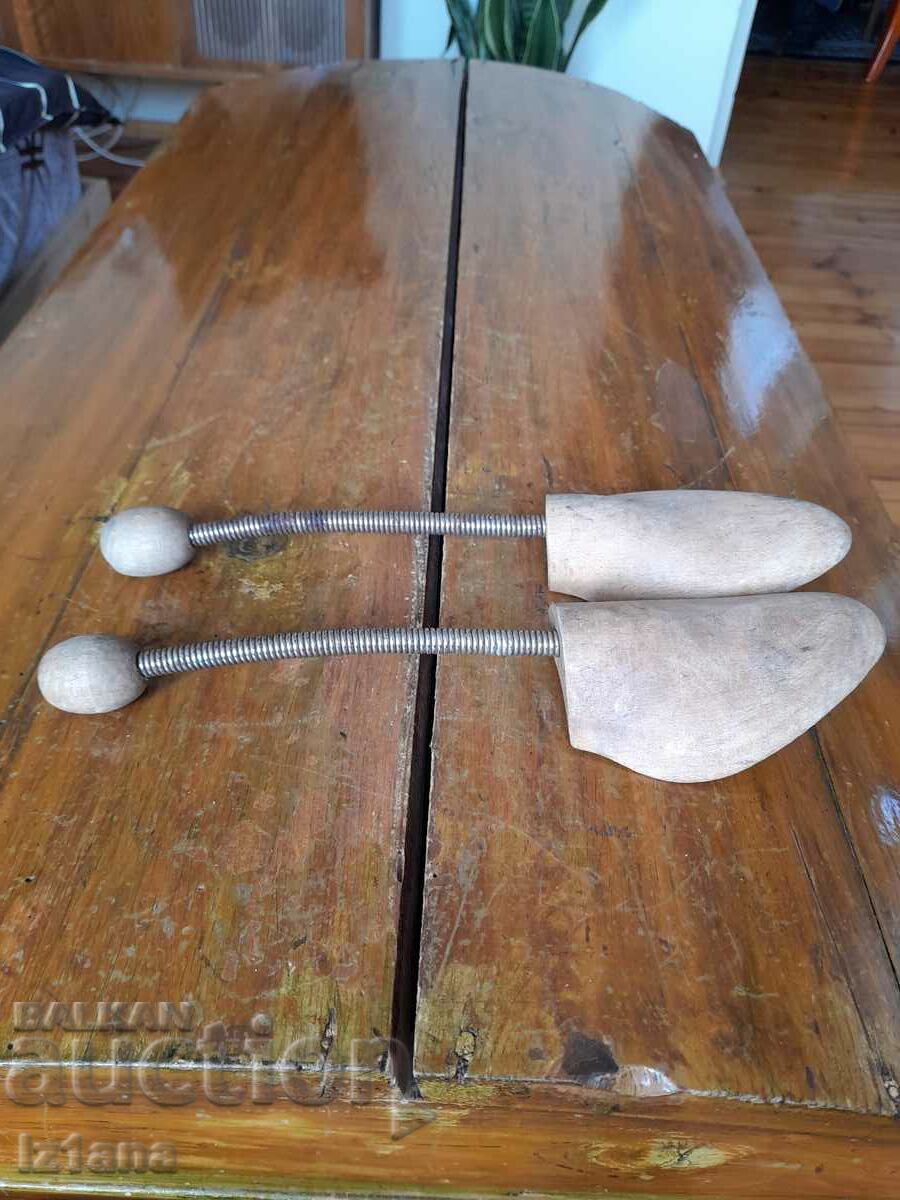 Old shoelaces with price 25.00 BGN | € 12.78