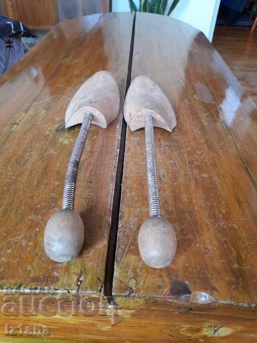 Auction  Old shoelaces