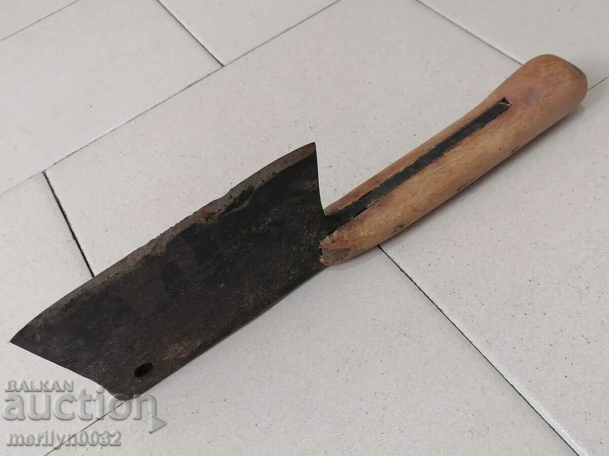 Auction Satyr, axe, knife, wrought iron Auction Satyr, axe, knife, wrought iron