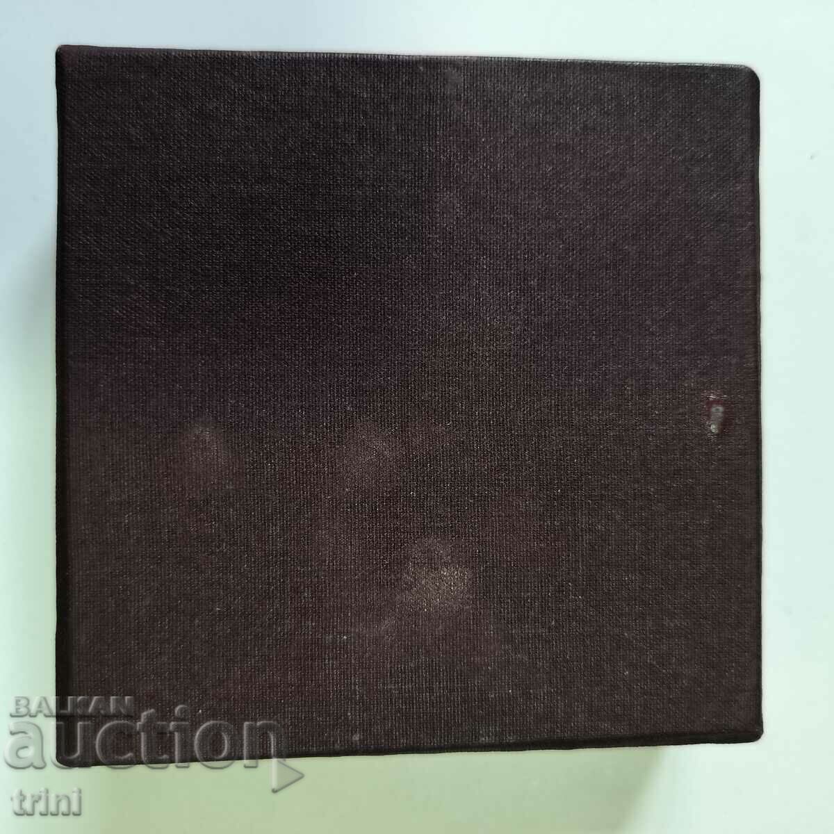 Auction Table medal 25 years BULGARIAN MINT 1952 -1977 Auction Table medal 25 years BULGARIAN MINT 1952 -1977