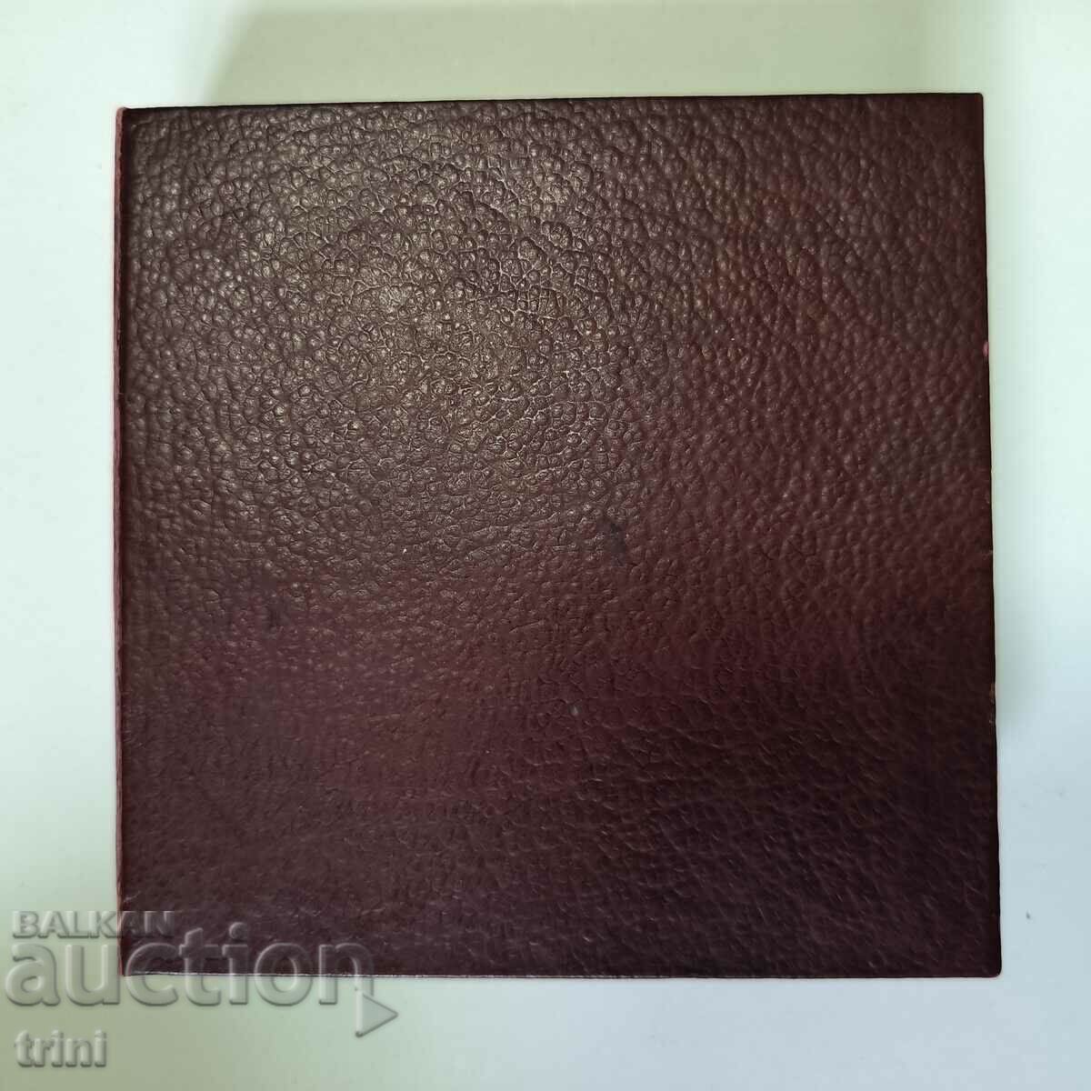 Auction Table medal BULGARIAN MINT and VALUABLE BOOKS Auction Table medal BULGARIAN MINT and VALUABLE BOOKS