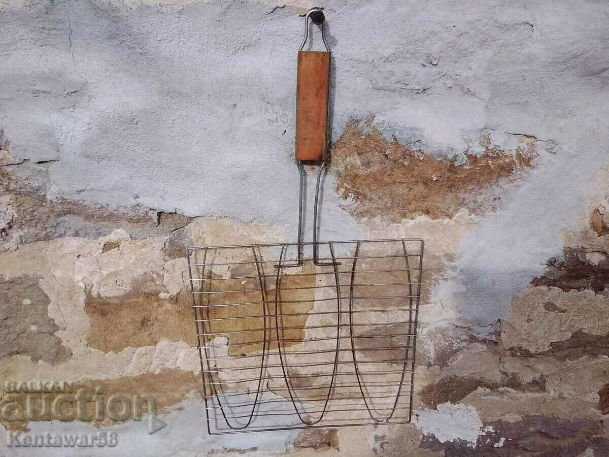 Grill grill and grill tongs. with price 7.00 BGN | € 3.58 Grill grill and grill tongs. with price 7.00 BGN | € 3.58