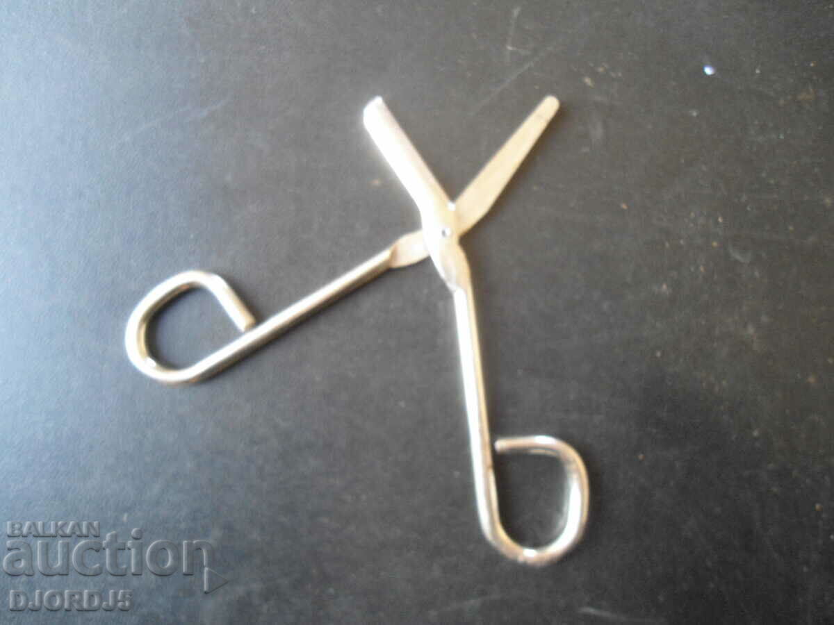 Old specialized scissors with price 3.00 BGN | € 1.53 Old specialized scissors with price 3.00 BGN | € 1.53