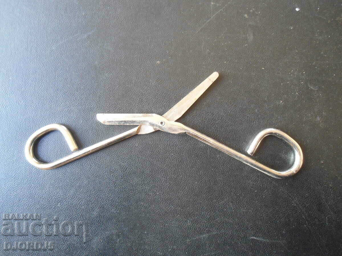 Auction Old specialized scissors Auction Old specialized scissors
