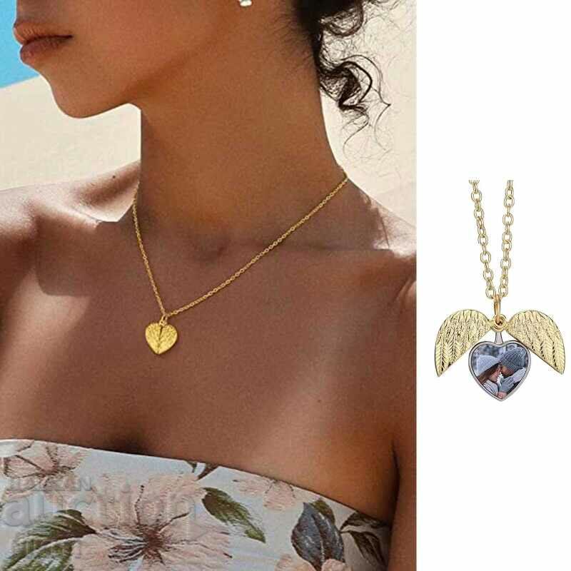 Φωτογραφικό κολιέ σε σχήμα καρδιάς, φτερά αγγέλου με τιμή 12.00 BGN | € 6.14 Φωτογραφικό κολιέ σε σχήμα καρδιάς, φτερά αγγέλου με τιμή 12.00 BGN | € 6.14