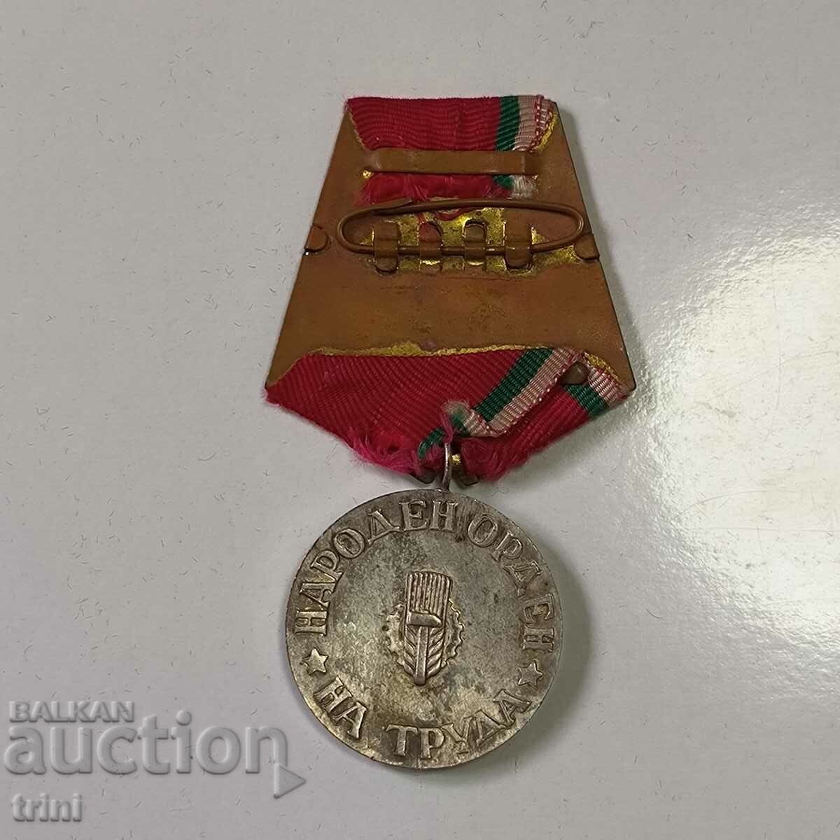 Орден "Народен орден на труда - сребърен" 2-ра ст. 1950 г. с цена 20.00 лв. | € 10.23 Орден "Народен орден на труда - сребърен" 2-ра ст. 1950 г. с цена 20.00 лв. | € 10.23