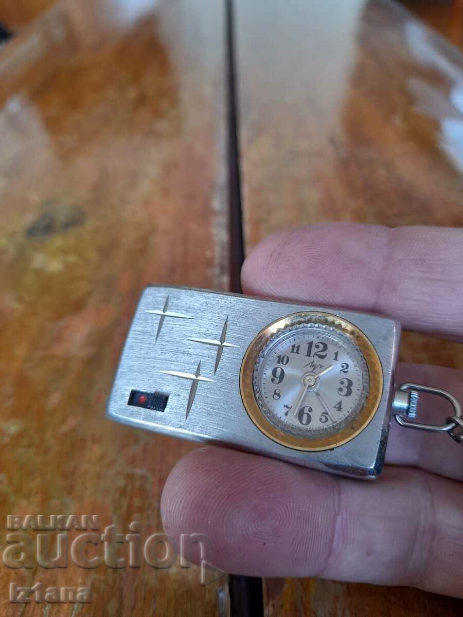 Auction  Old Clock Beam