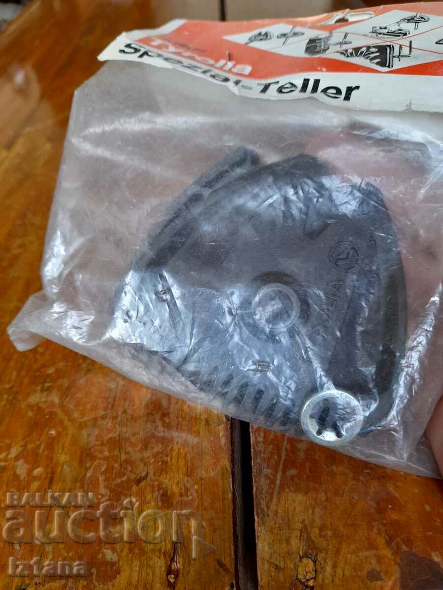 Vârfurile vechi ale stâlpilor Tyrolia cu preț 35.00 BGN | € 17.90