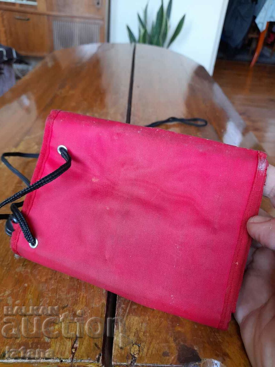 Licitație O geantă Marlboro veche