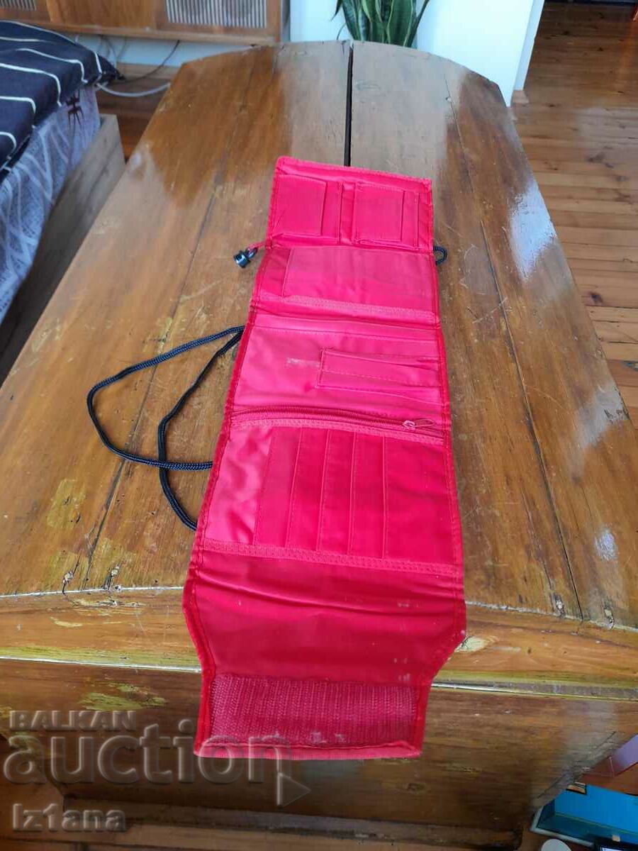 Livrarea O geantă Marlboro veche