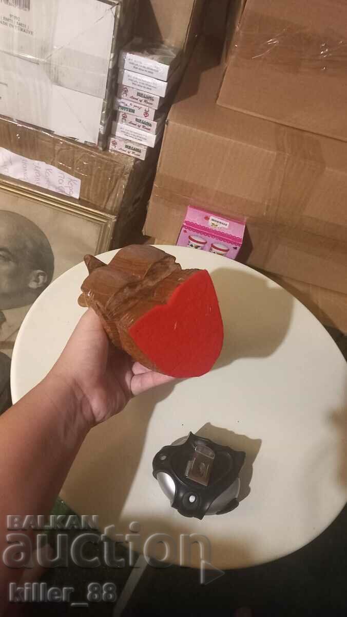 Auction Wood carving bear Auction Wood carving bear