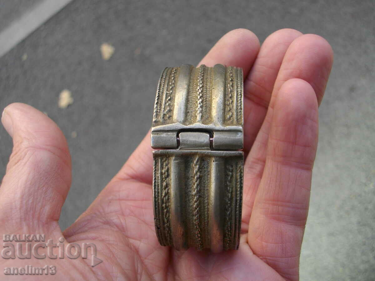 Доставка на СТАРА САЧАНЕНА ВЪЗРОЖДИНСКА ГРИВНА Доставка на СТАРА САЧАНЕНА ВЪЗРОЖДИНСКА ГРИВНА