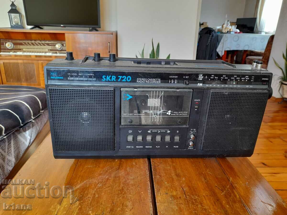 Old Incoms Mezdra SKR 720 radio cassette player