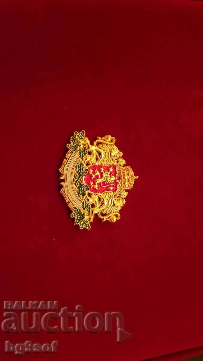 VELVET BOX WITH COAT OF ARMS with price 75.00 BGN | € 38.35