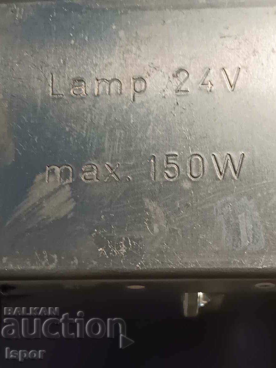 Lamp and remote from an overhead projector - 5 Lamp and remote from an overhead projector - 5