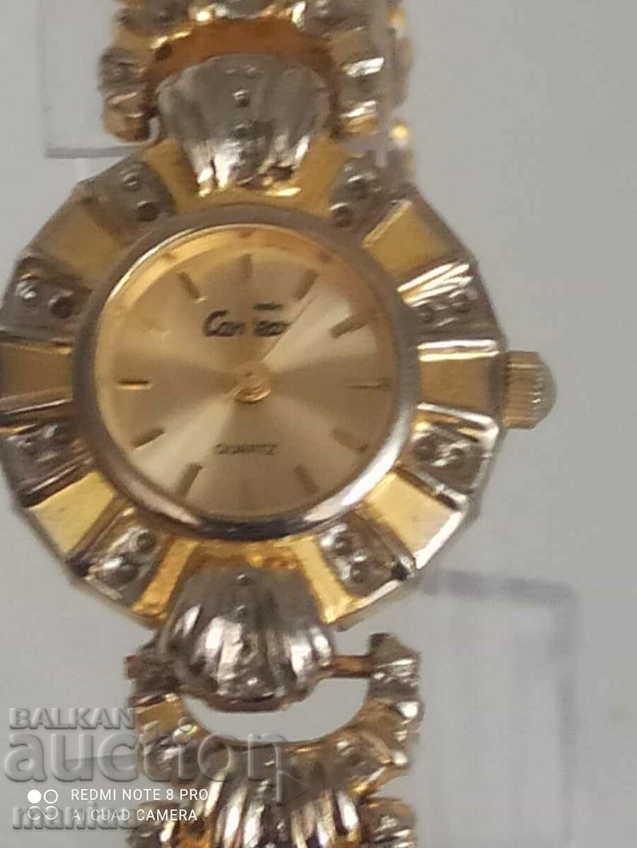 Beautiful ladies gold plated Carter watch