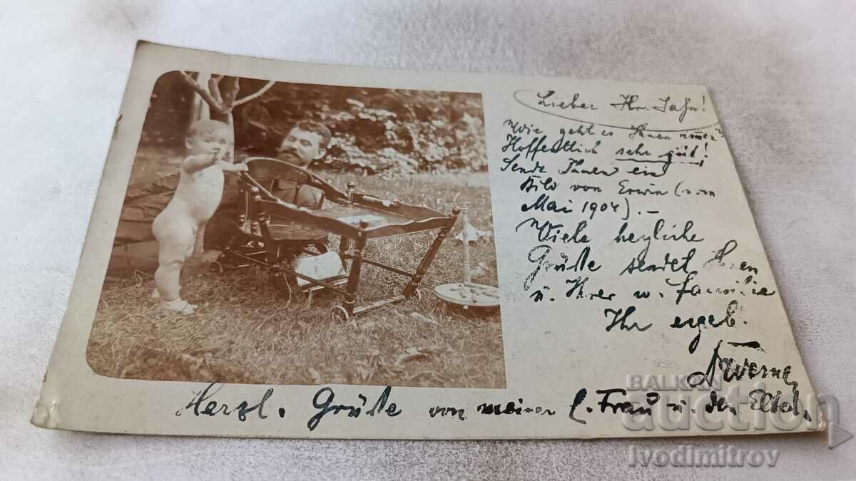 Imaginează Un bărbat și un băiețel gol 1904