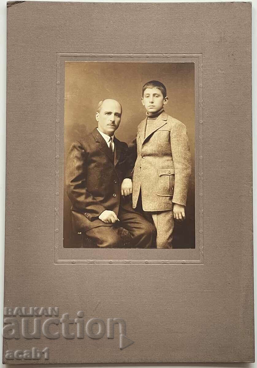 Фотография мъж и дете