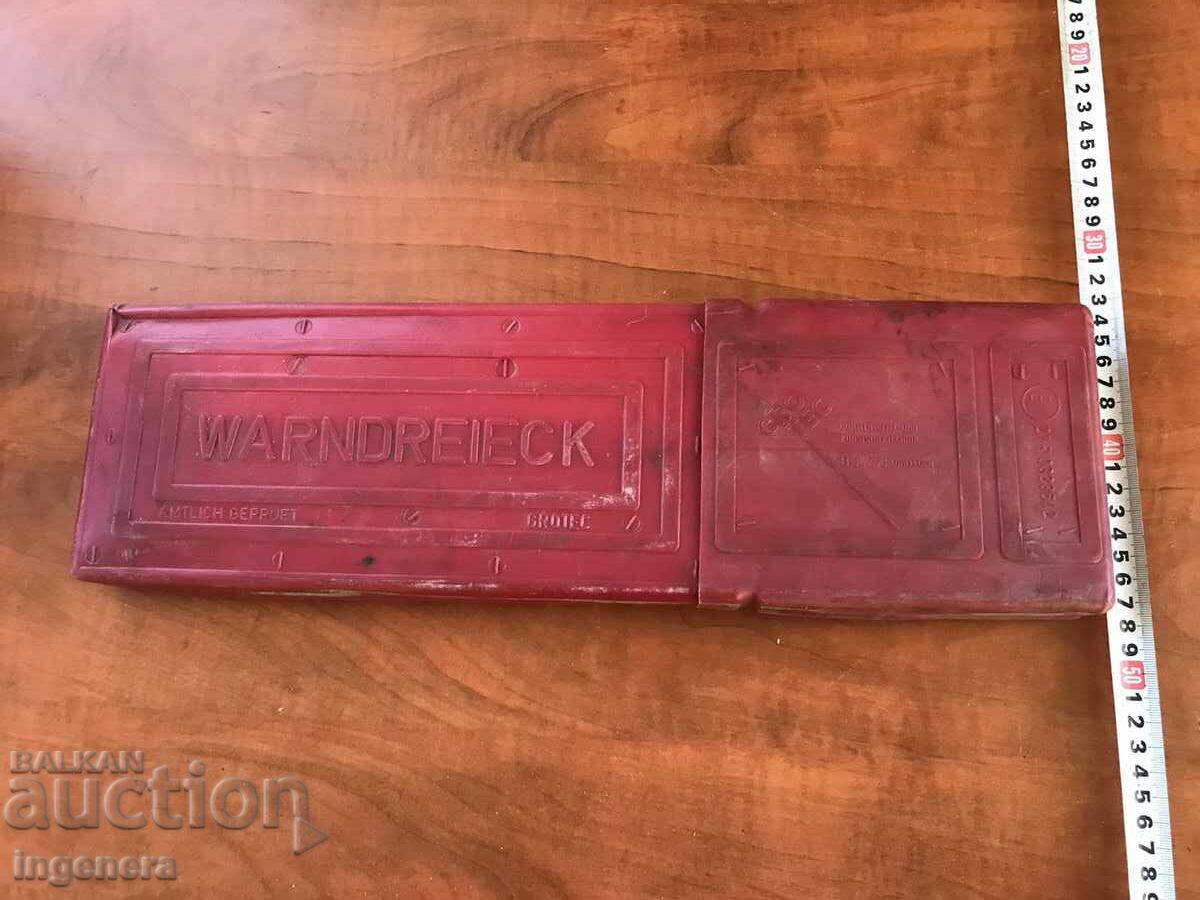 Delivery of CAR EMERGENCY REFLECTIVE TRIANGLE GERMANY Delivery of CAR EMERGENCY REFLECTIVE TRIANGLE GERMANY