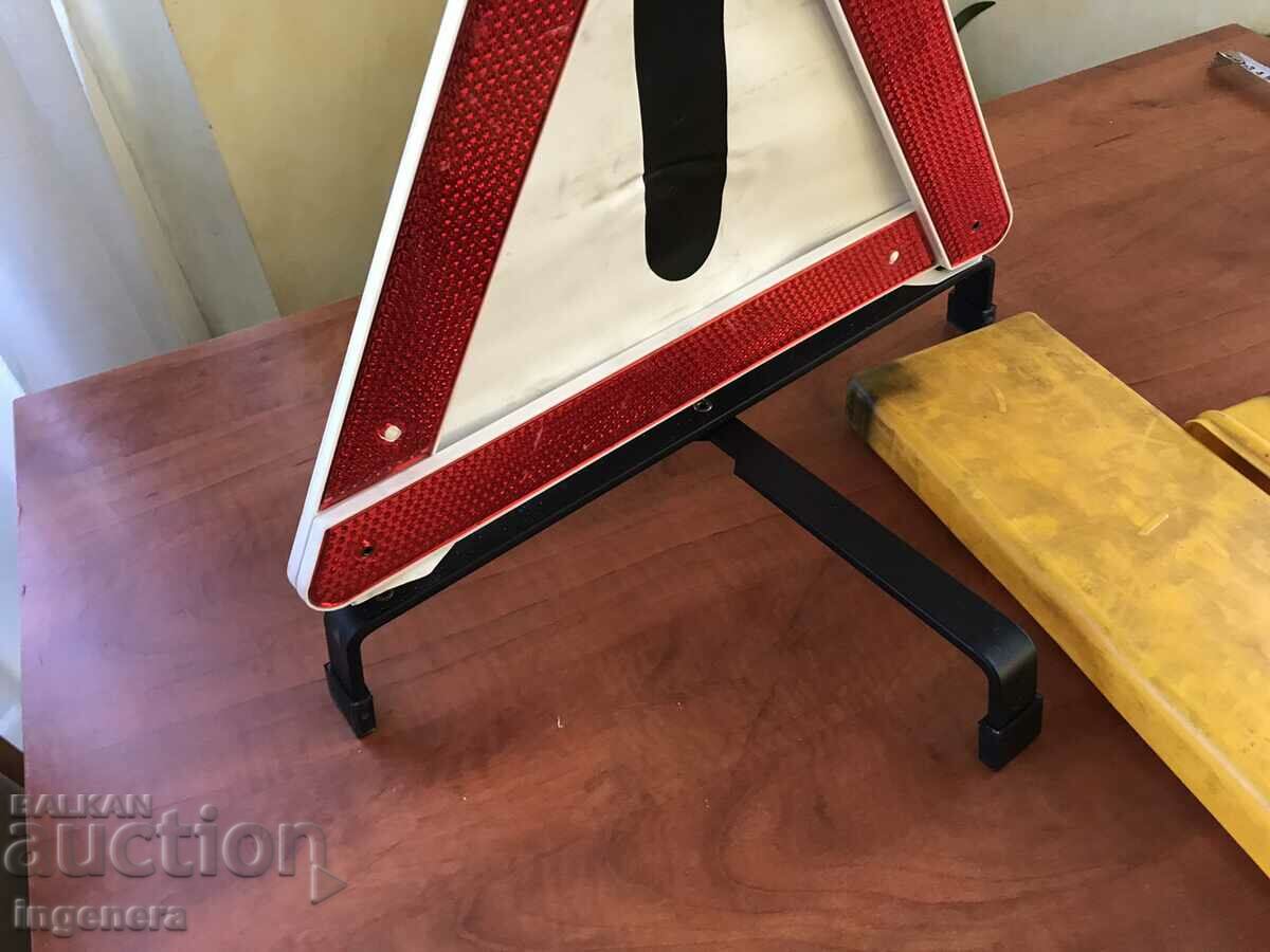 Auction  CAR EMERGENCY REFLECTIVE TRIANGLE GERMANY
