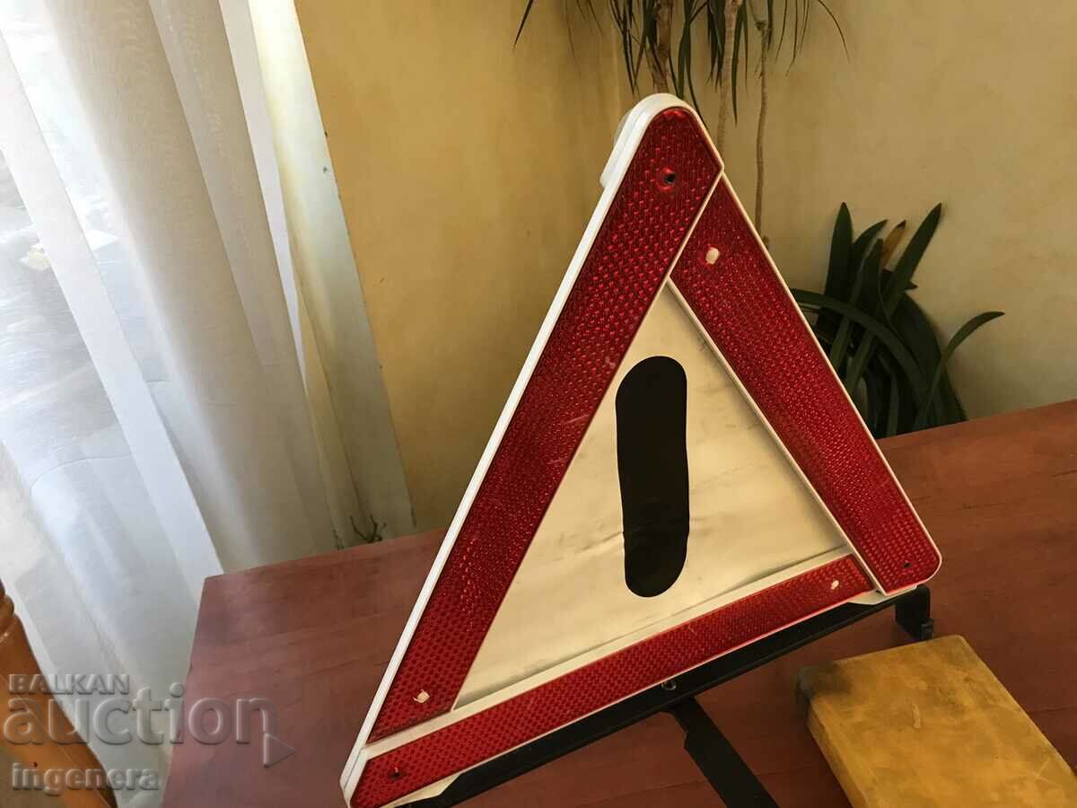 Delivery of CAR EMERGENCY REFLECTIVE TRIANGLE GERMANY