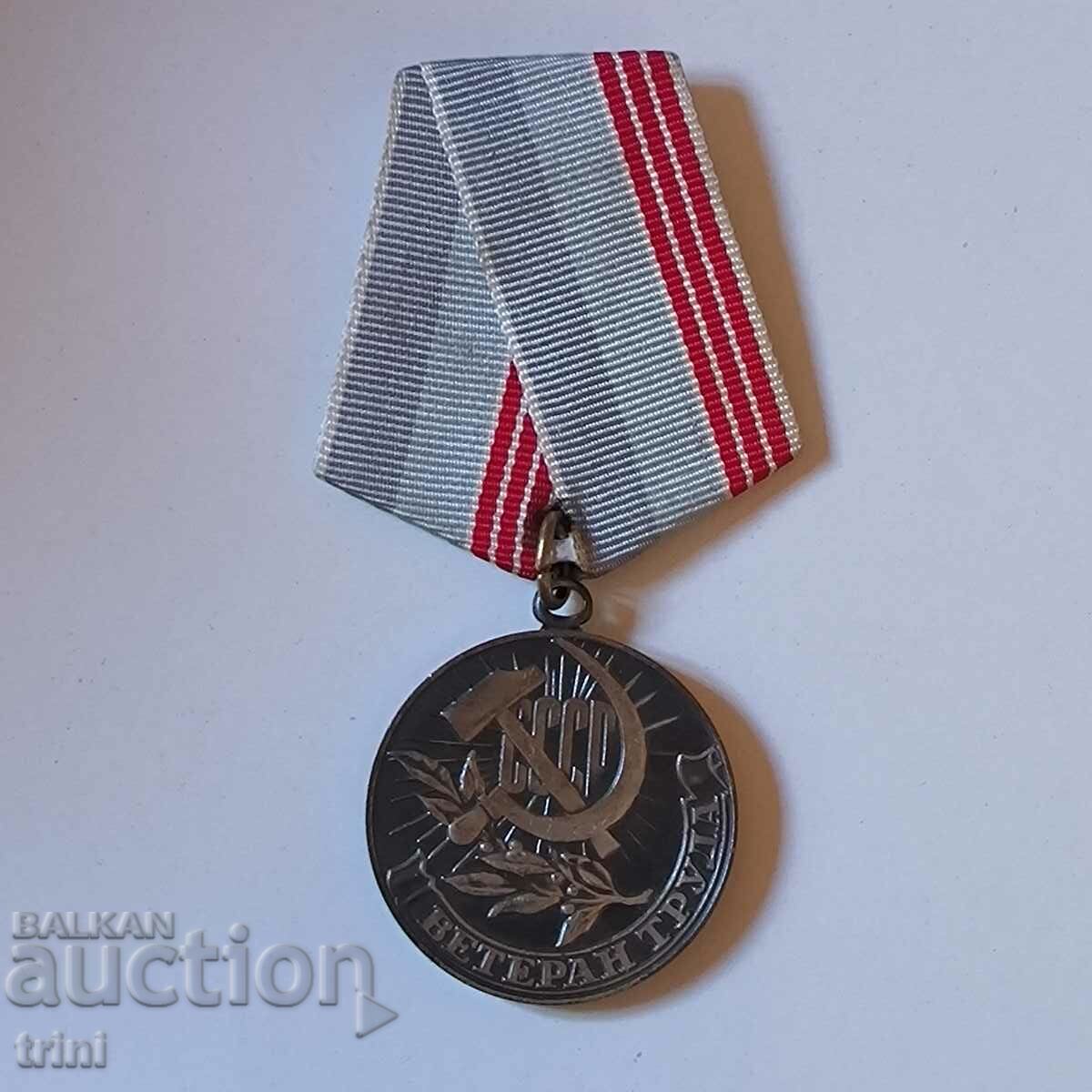 Medalia „Veteran al Muncii” (1974) – mare purtător