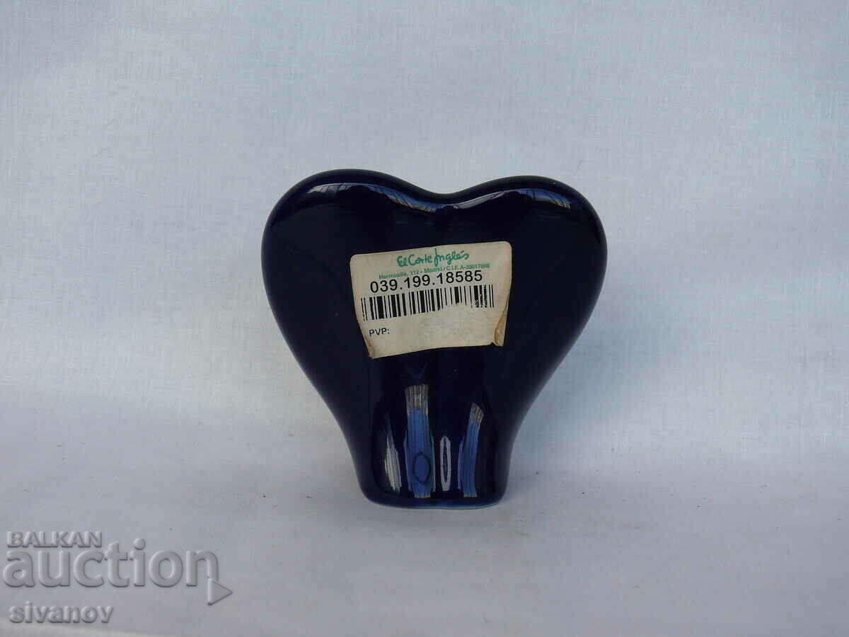 Auction Interesting old porcelain heart with coat of arms #2133 Auction Interesting old porcelain heart with coat of arms #2133