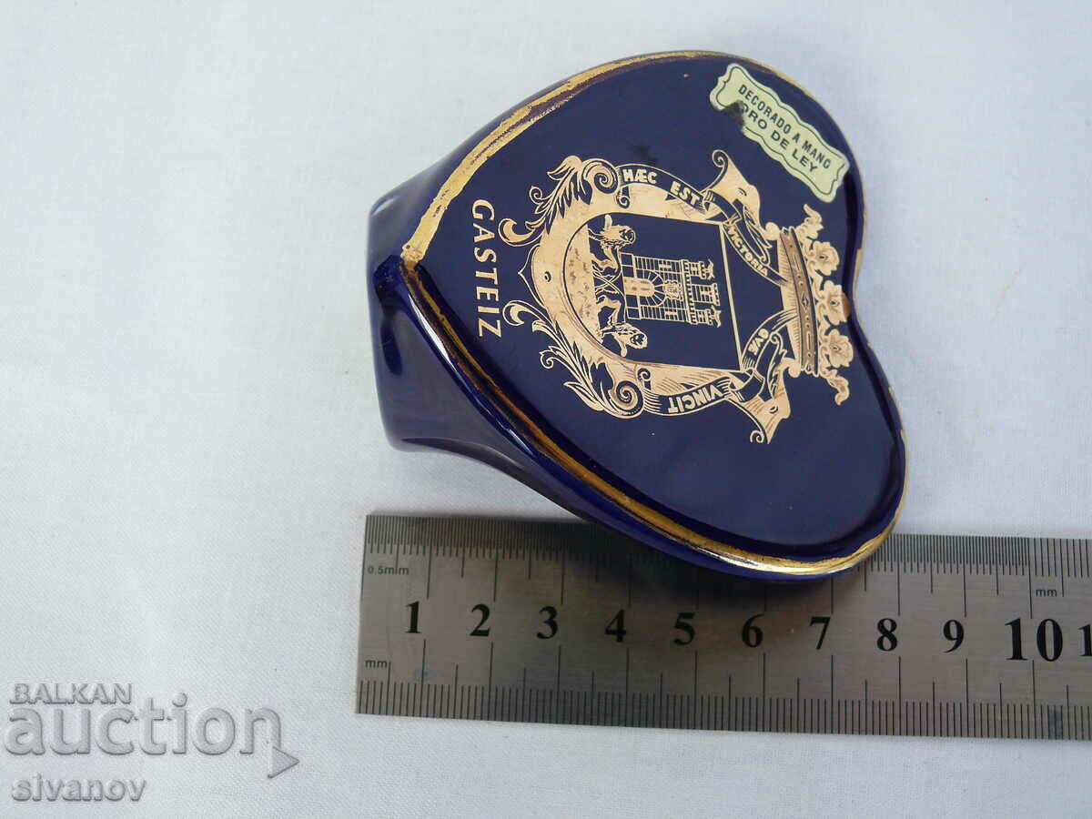 Interesting old porcelain heart with coat of arms #2133 - 6 Interesting old porcelain heart with coat of arms #2133 - 6