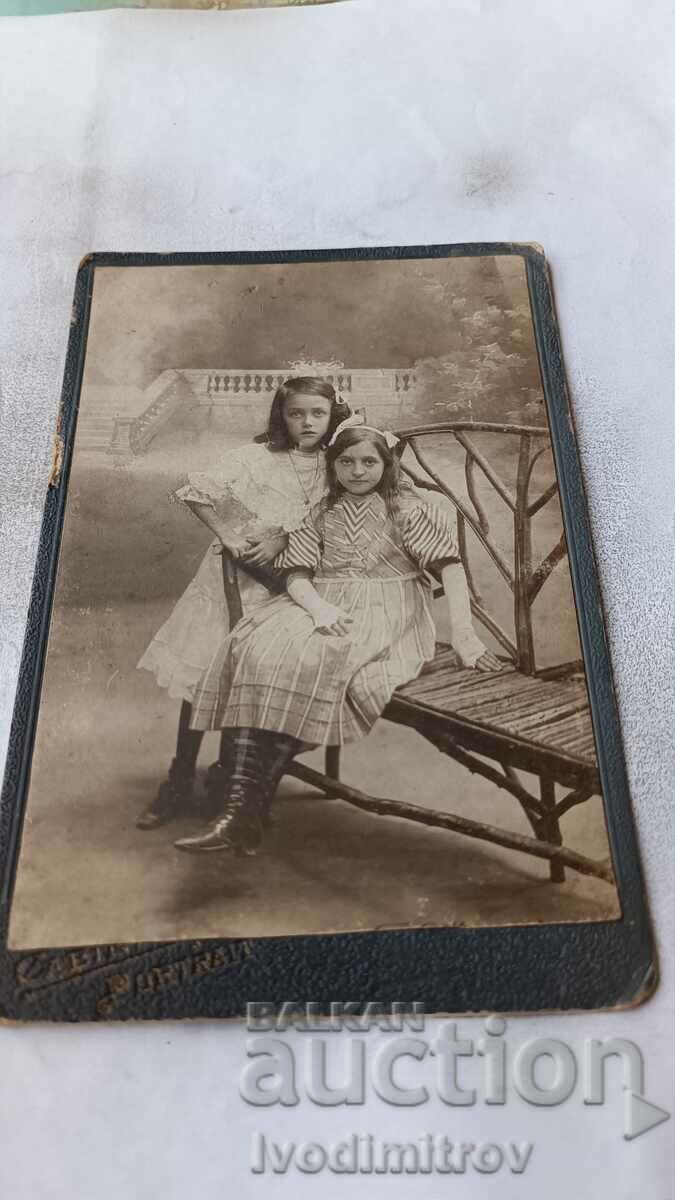 Fotografie Două fete pe o bancă Carton