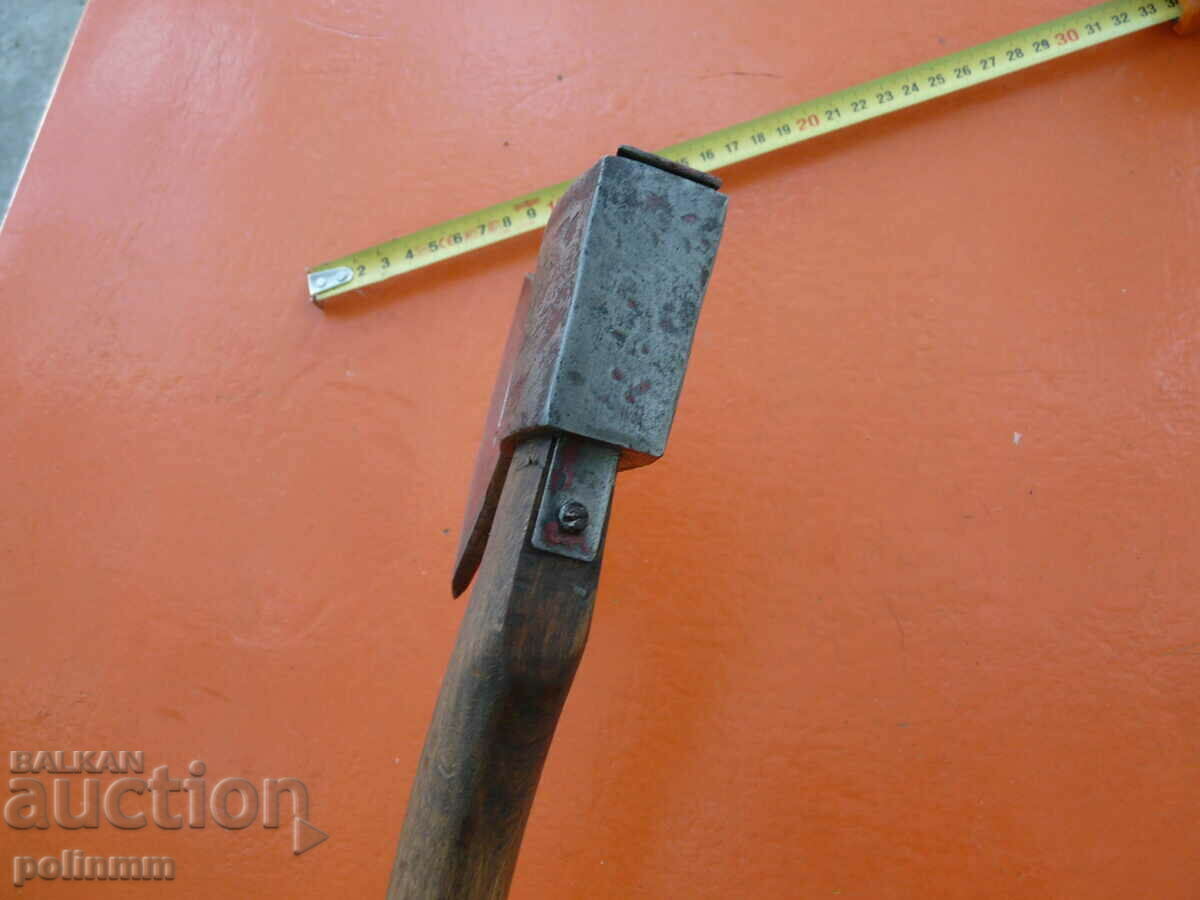 Delivery of Old ax GOLDENBERG - 439 Delivery of Old ax GOLDENBERG - 439