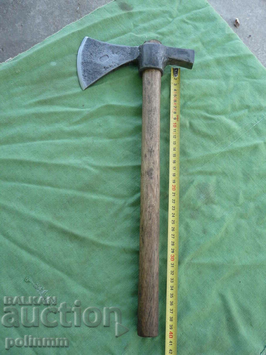 Delivery of Old hammer ax - 440 Delivery of Old hammer ax - 440