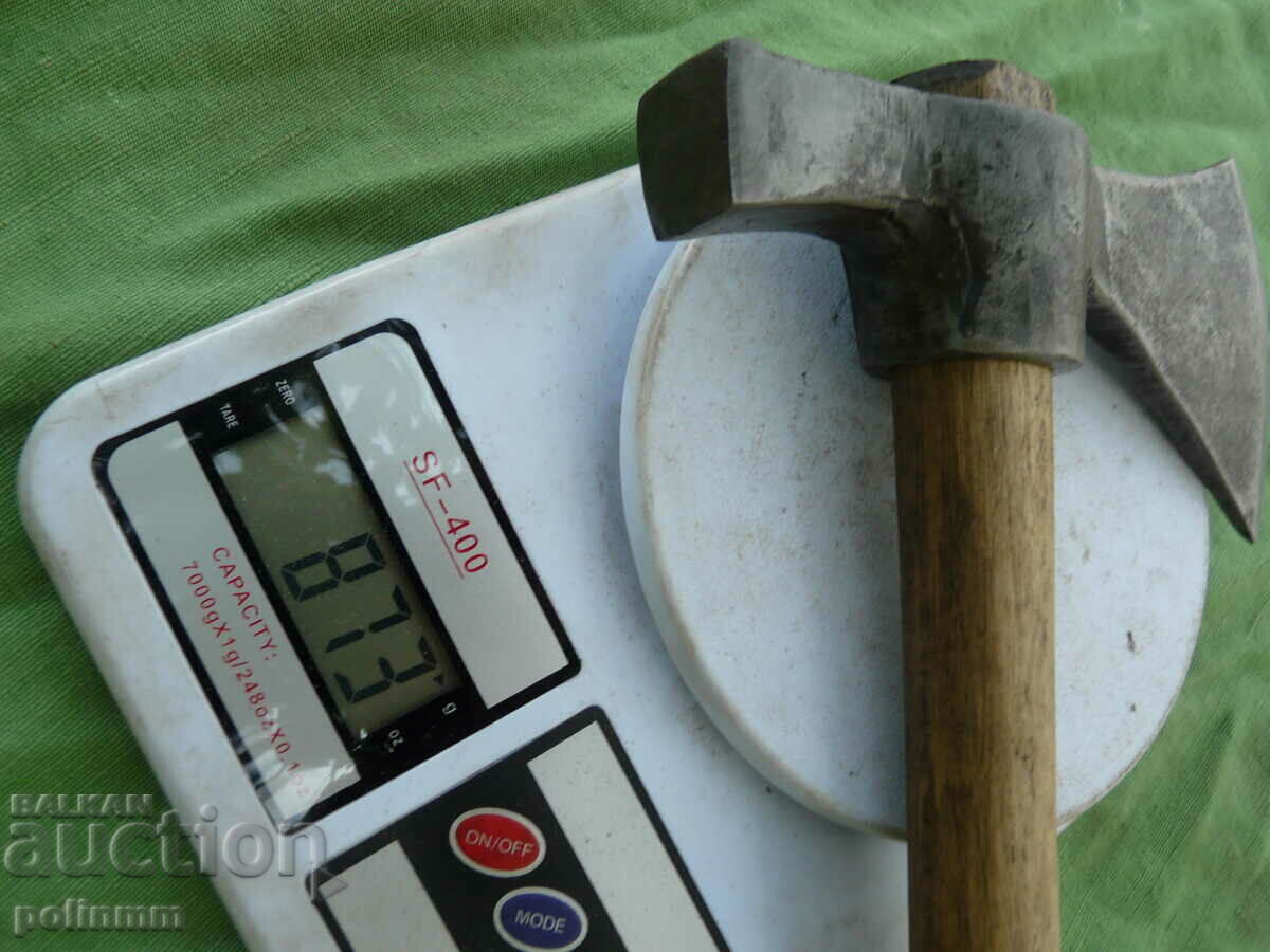 Old hammer ax - 440 - 6 Old hammer ax - 440 - 6