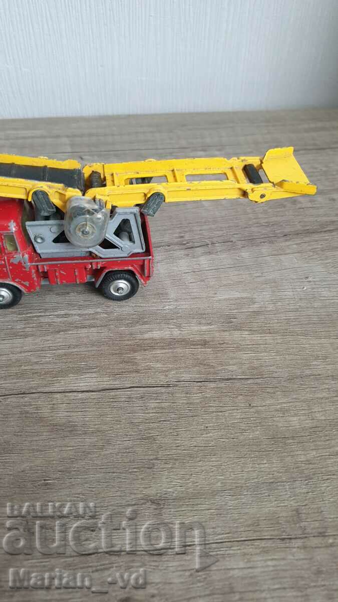 Licitație jucării corgi jeep fc-150