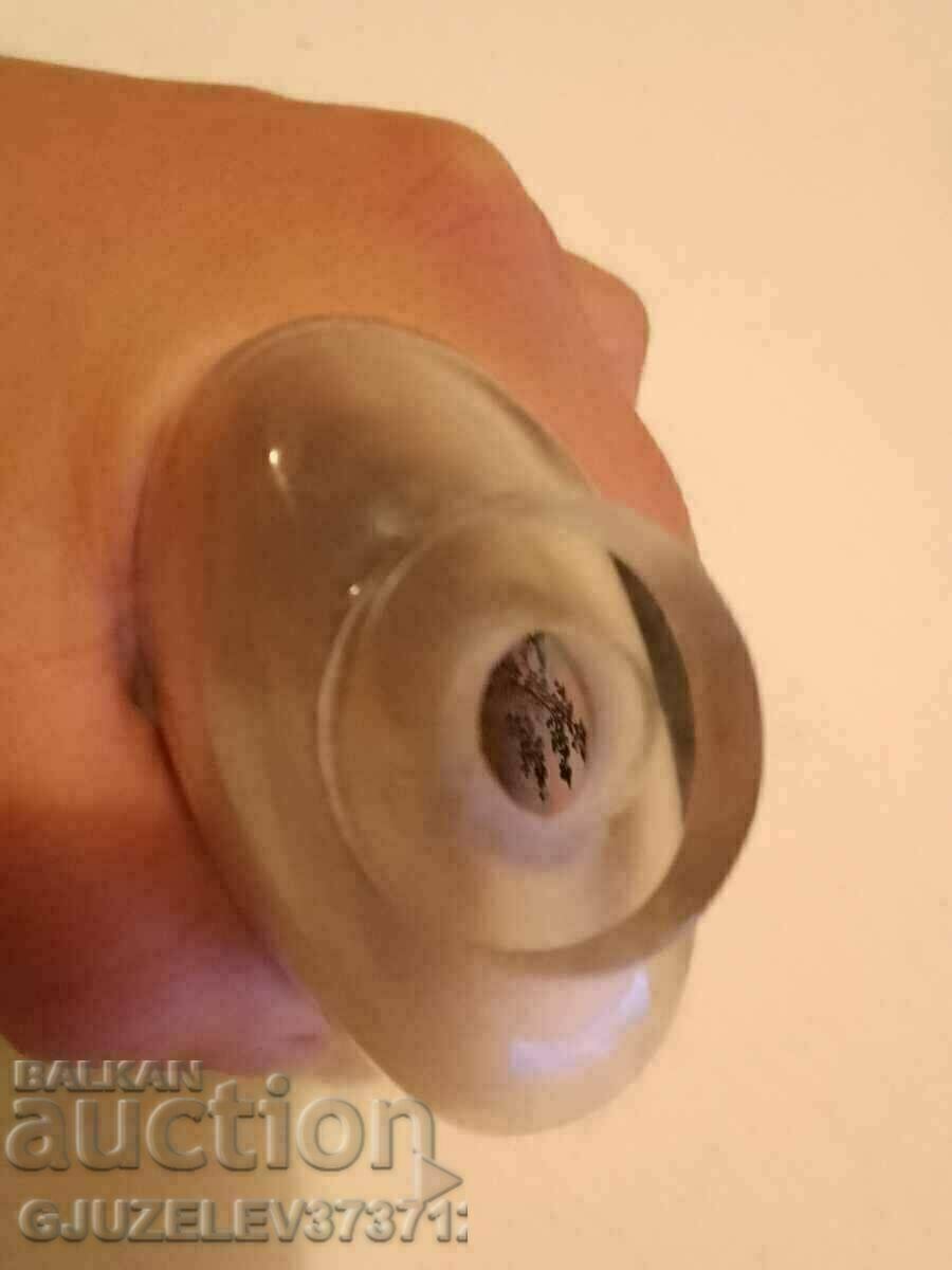Auction Chinese snuff bottle is made of glass, the inner one Auction Chinese snuff bottle is made of glass, the inner one