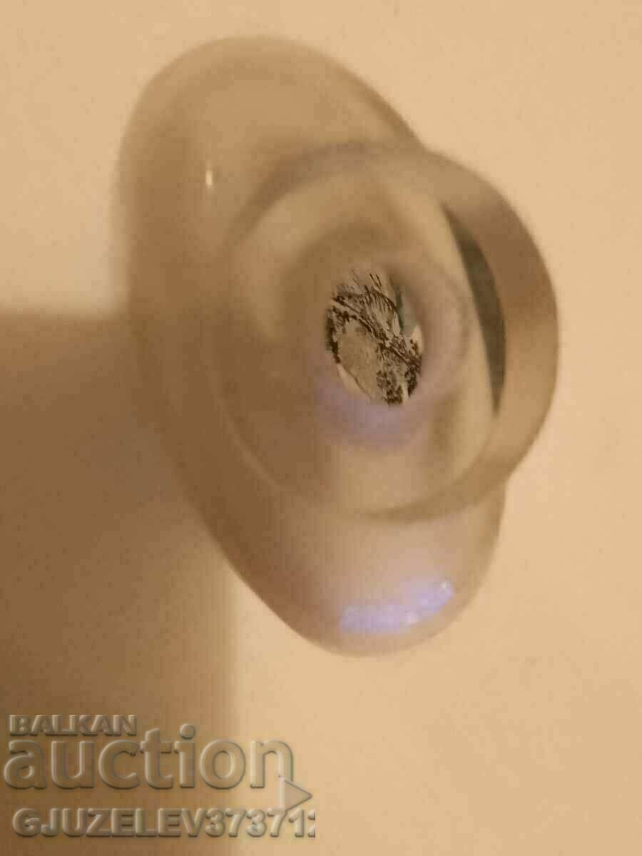 Delivery of Chinese snuff bottle is made of glass, the inner one Delivery of Chinese snuff bottle is made of glass, the inner one