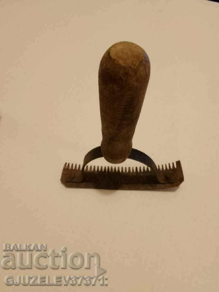 Стар гребен за животни дърво и ковано желязо - 5 Стар гребен за животни дърво и ковано желязо - 5