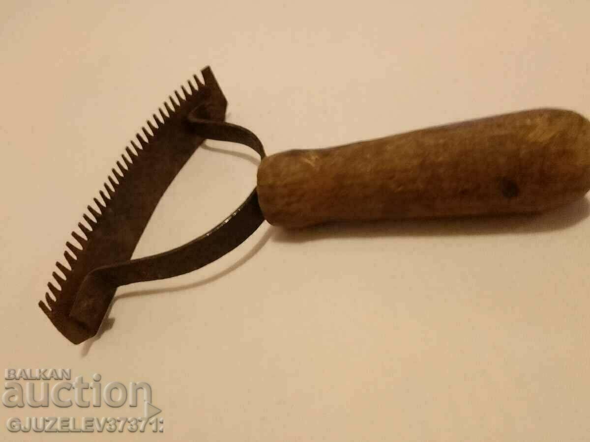 Стар гребен за животни дърво и ковано желязо - 6 Стар гребен за животни дърво и ковано желязо - 6