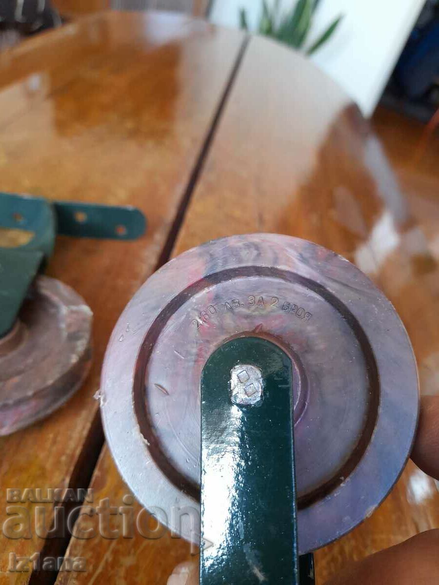 Δημοπρασία Παλιοί τροχοί, τροχοί για χώρο Δημοπρασία Παλιοί τροχοί, τροχοί για χώρο