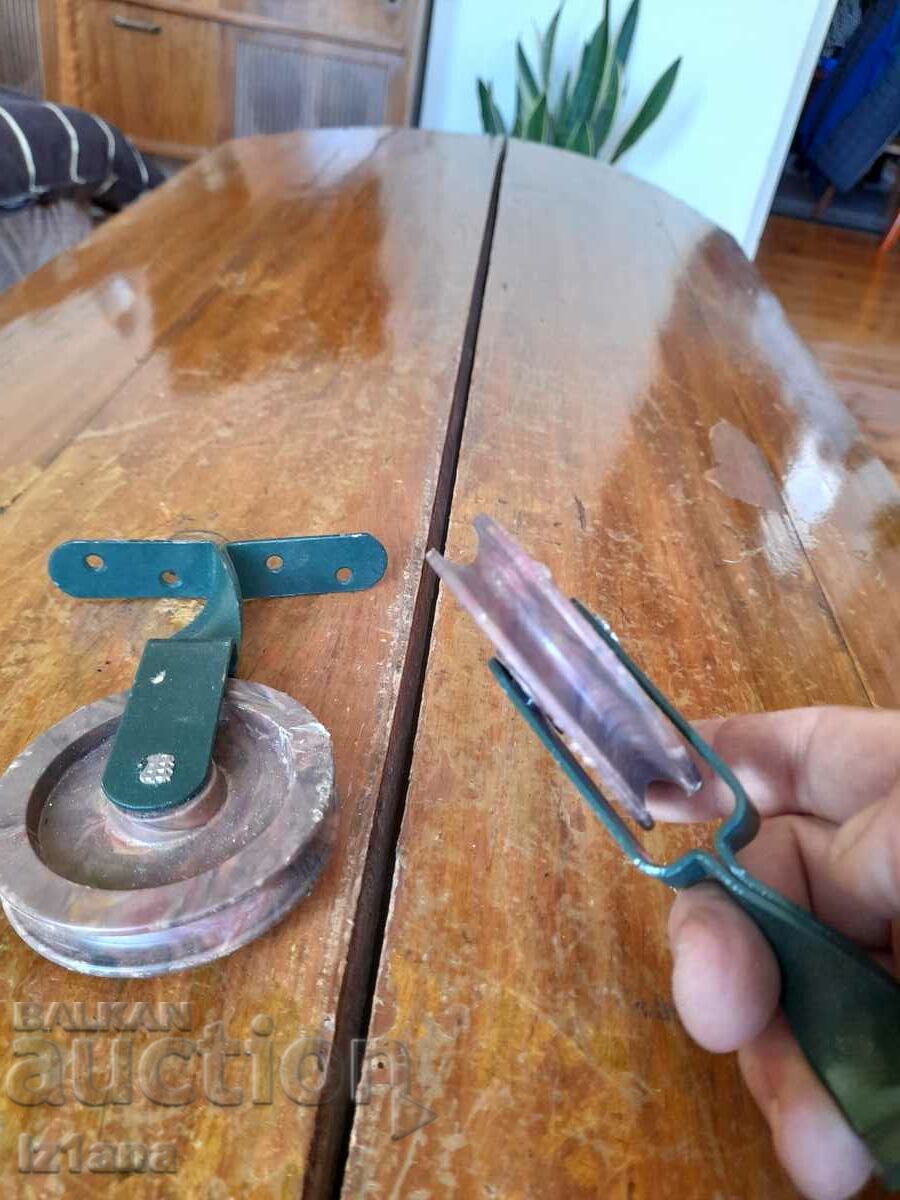 Παράδοση Παλιοί τροχοί, τροχοί για χώρο Παράδοση Παλιοί τροχοί, τροχοί για χώρο