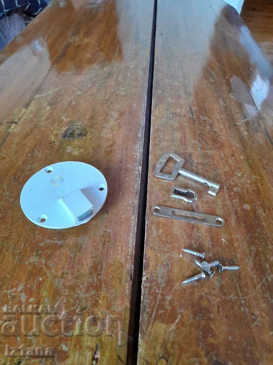 Old lock, section lock with price 15.00 BGN | € 7.67 Old lock, section lock with price 15.00 BGN | € 7.67