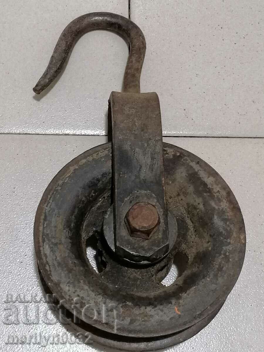 Pulley for weights roll polyspast hook hook with price 61.00 BGN | € 31.19 Pulley for weights roll polyspast hook hook with price 61.00 BGN | € 31.19