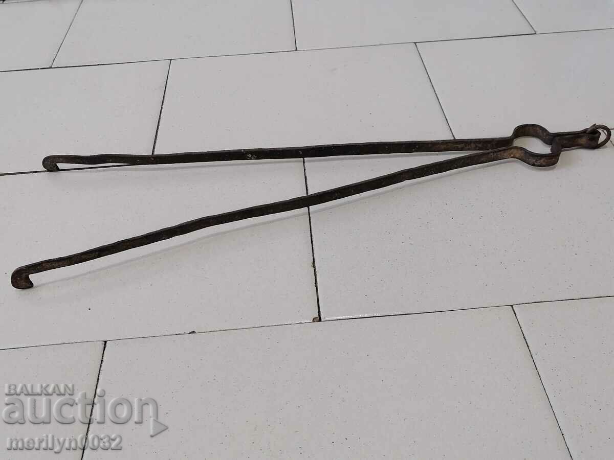 Auction Old dilaf, tongs, wrought iron for oven Auction Old dilaf, tongs, wrought iron for oven