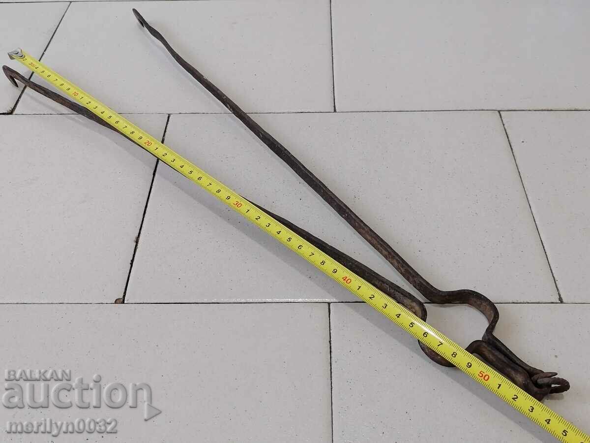 Delivery of Old dilaf, tongs, wrought iron for oven Delivery of Old dilaf, tongs, wrought iron for oven